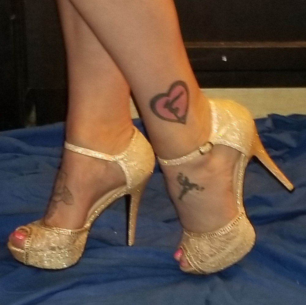 New 8.5 Champagne Lace & Glitter Heels